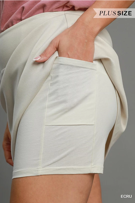 Cream Luxeknit skort Curvy
