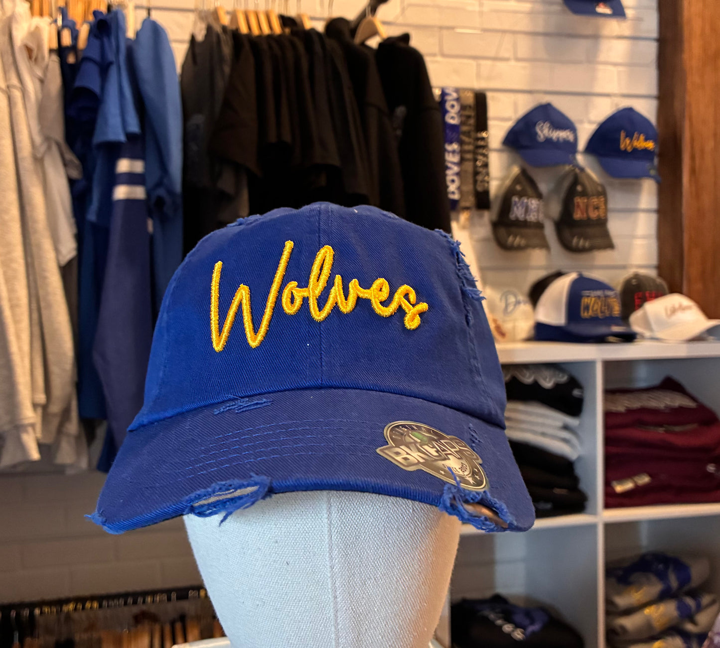 Wolves embrod puff distressed cap