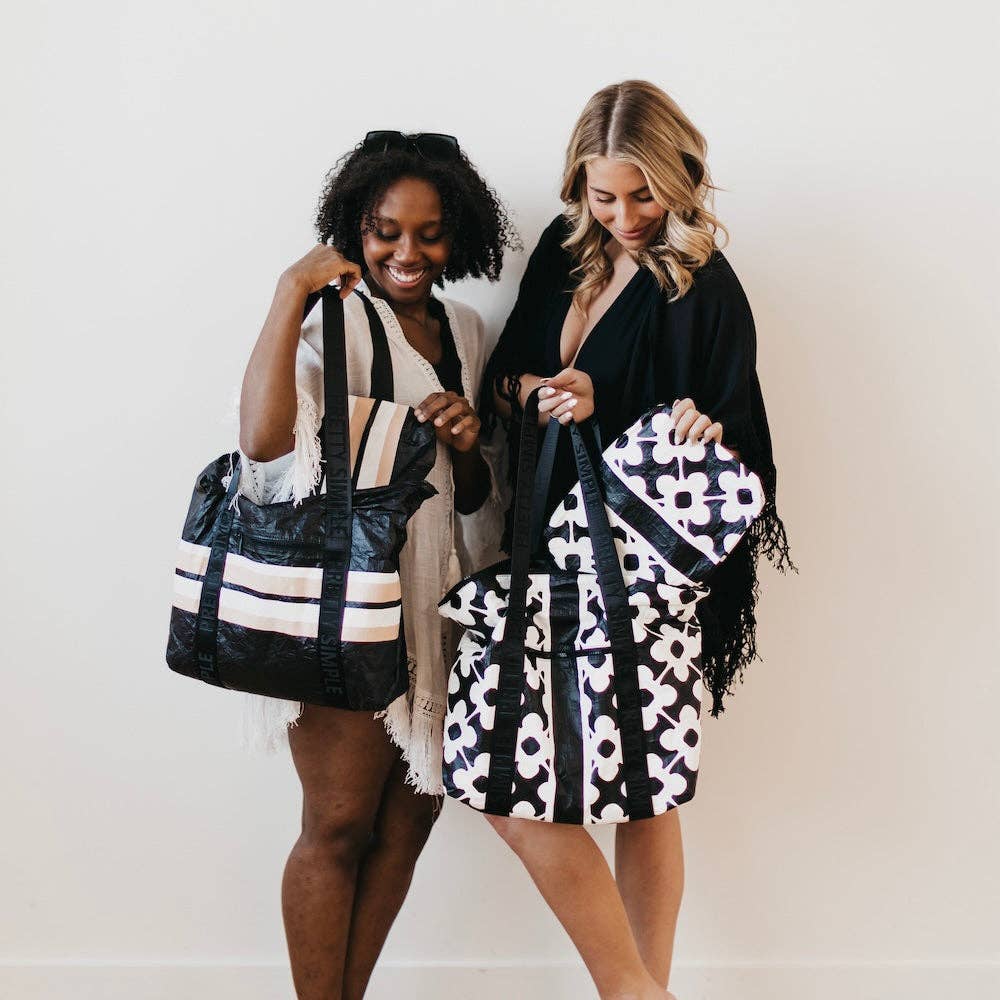 Medium Kona Cove Beach Zipper Tote Bag: Clover Black/White