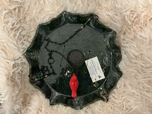 Scalloped Bird Feeder w/bird Dark green