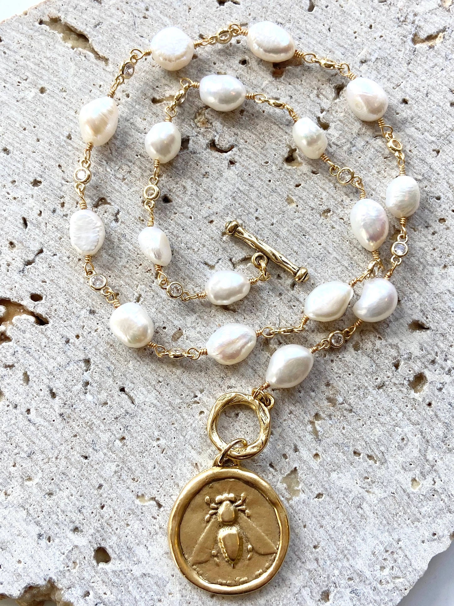 Queen bee pearl necklace