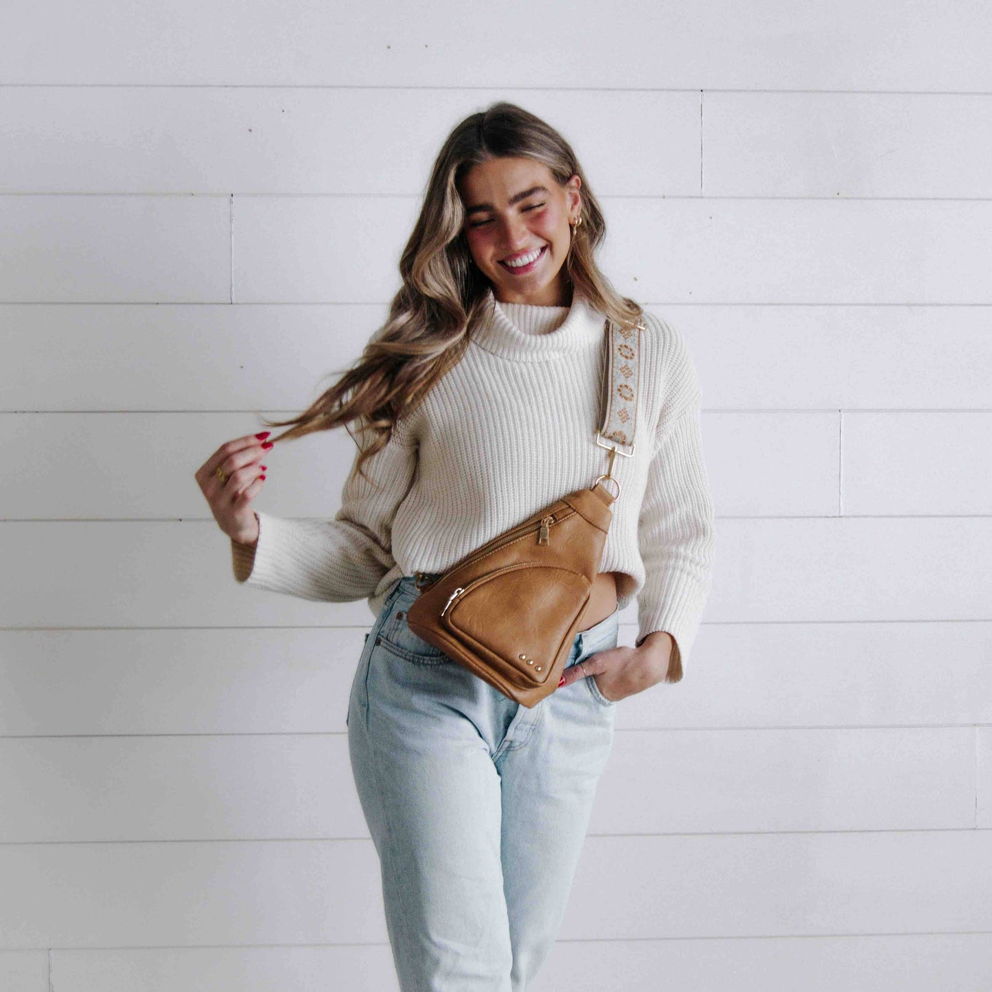 Austin Sling Bag: Caramel