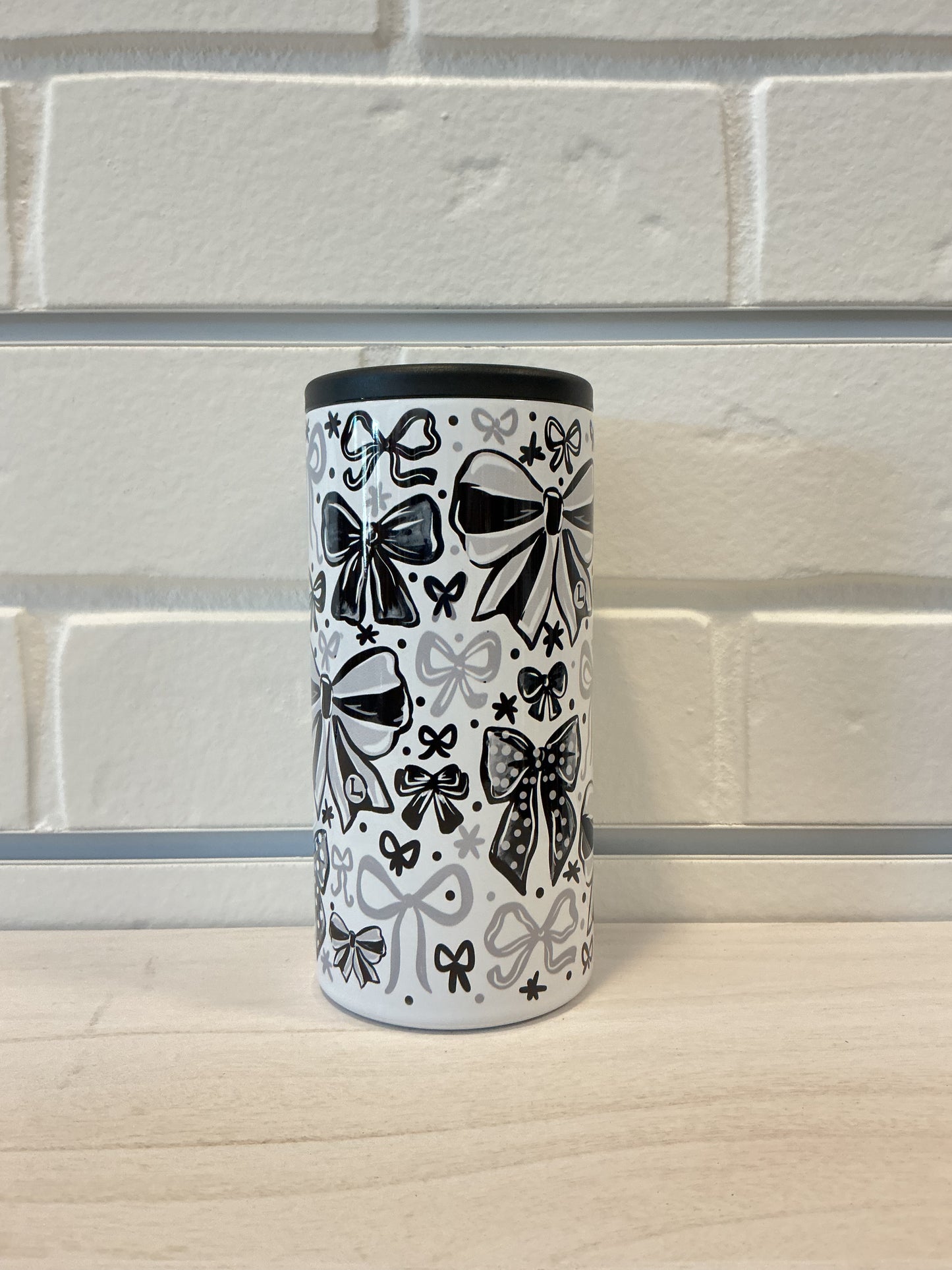 Titans Bow Slim Can Cooler