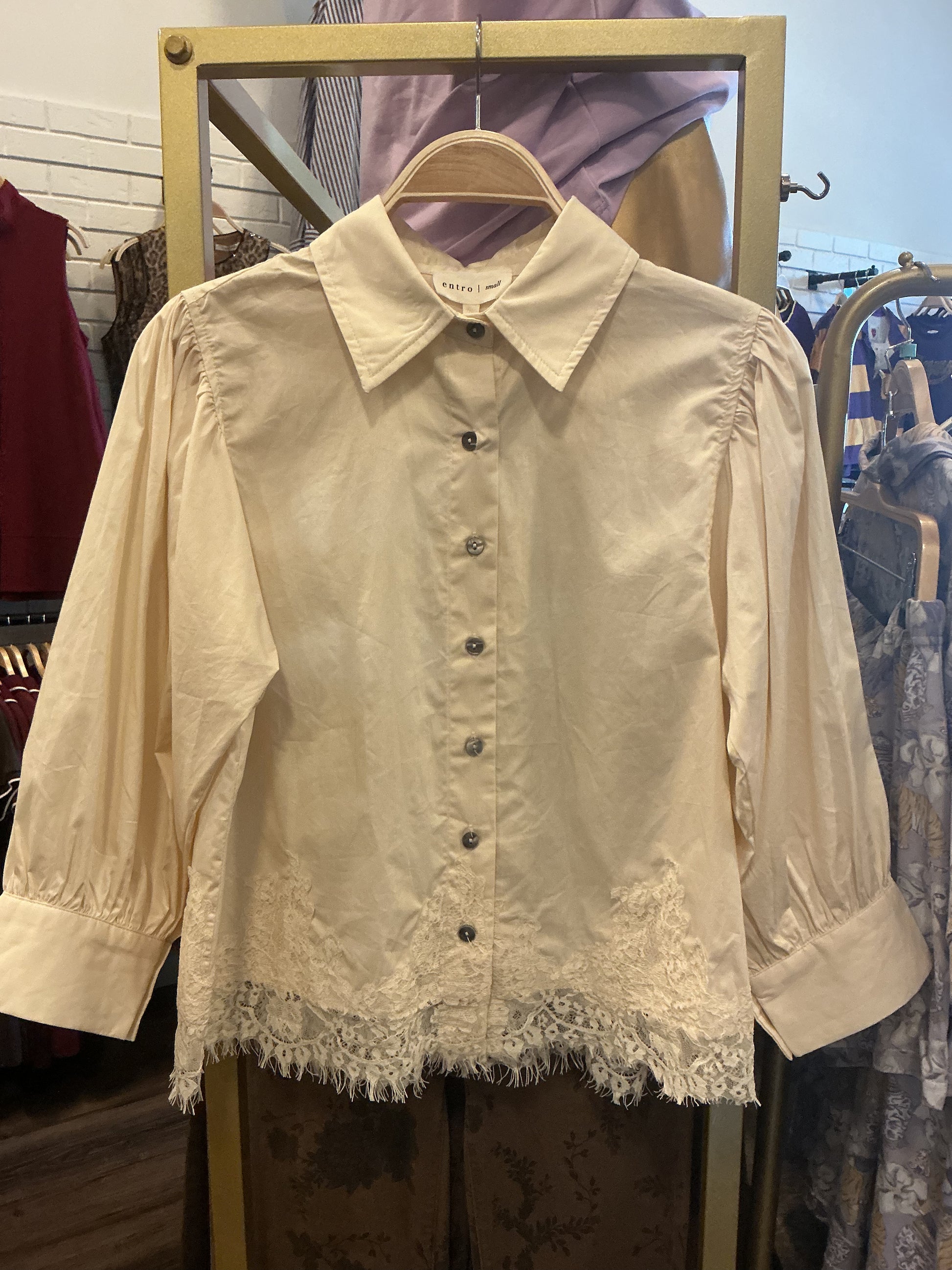 Ivory collared blouse with puff sleeves and lace trim hem