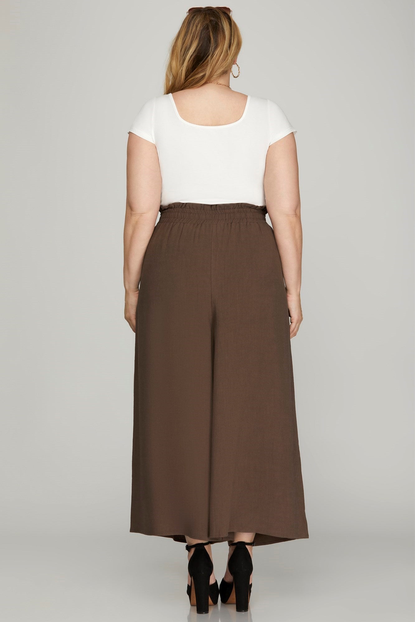 CURVY CAPRI PANTS WITH WAIST TIE AND POCKETS - BROWN