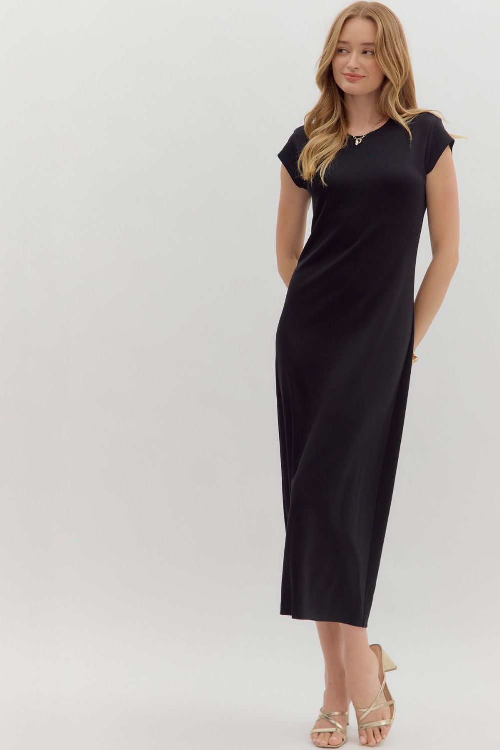 Wendi Cap Sleeve pullover Midi Dress in Black